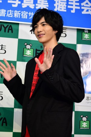 志尊淳、セカンド写真集『23』発売記念イベントに登場