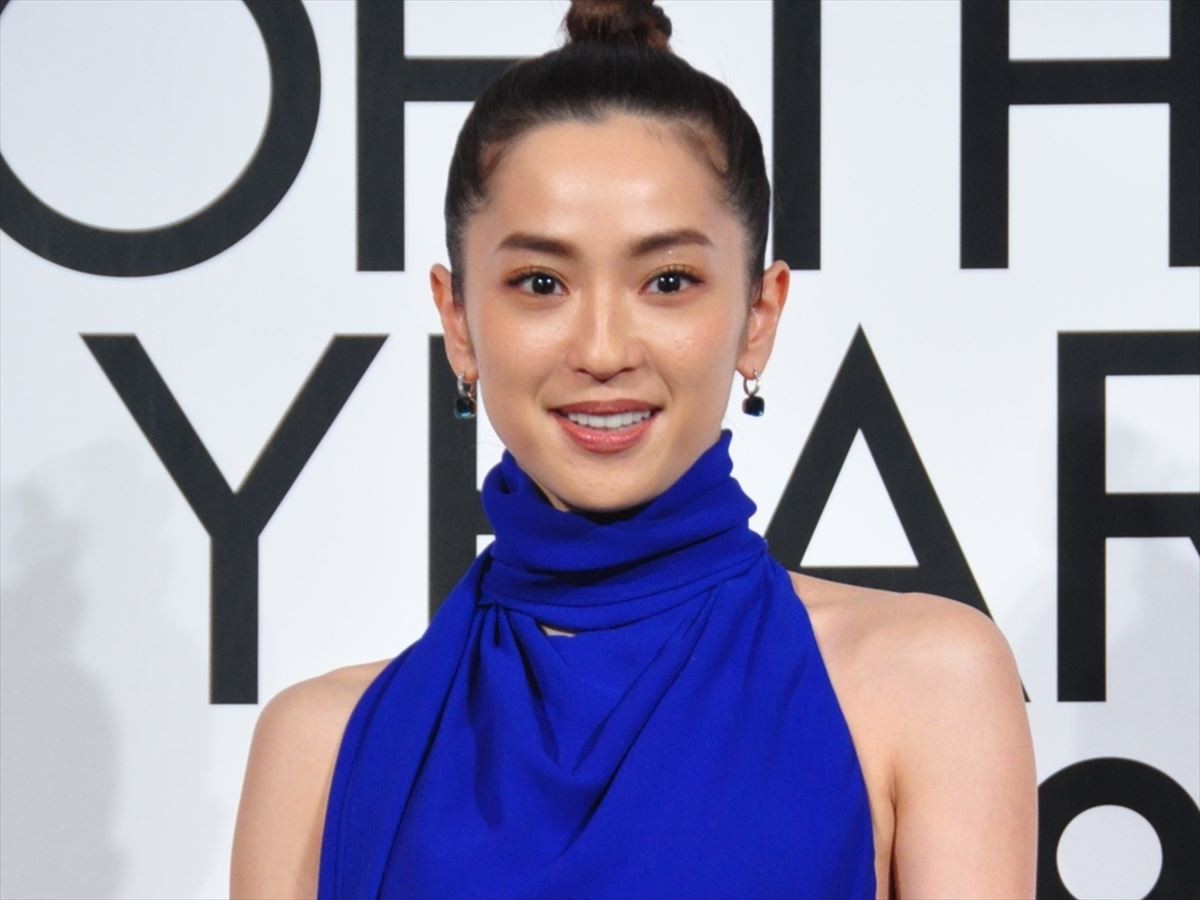 VOGUE JAPAN WOMEN OF THE YEAR 2018 授賞式・記者会見に登場した中村アン