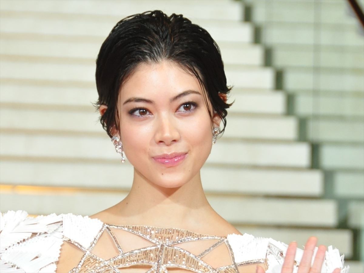 中村アン、21歳のときインターン面接を受けた「VOGUE」に表彰され感無量