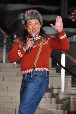 映画『グリンチ』ジャパンプレミア　東京ミッドタウン日比谷「プレミア点灯式」に登壇したロバート秋山