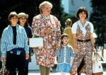 ピアース・ブロスナンらが亡き『ミセス・ダウト』を回顧