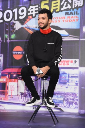 映画『名探偵ピカチュウ』製作報告会見に登壇したジャスティス・スミス