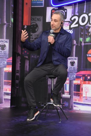 映画『名探偵ピカチュウ』製作報告会見に登壇したロブ・レターマン監督