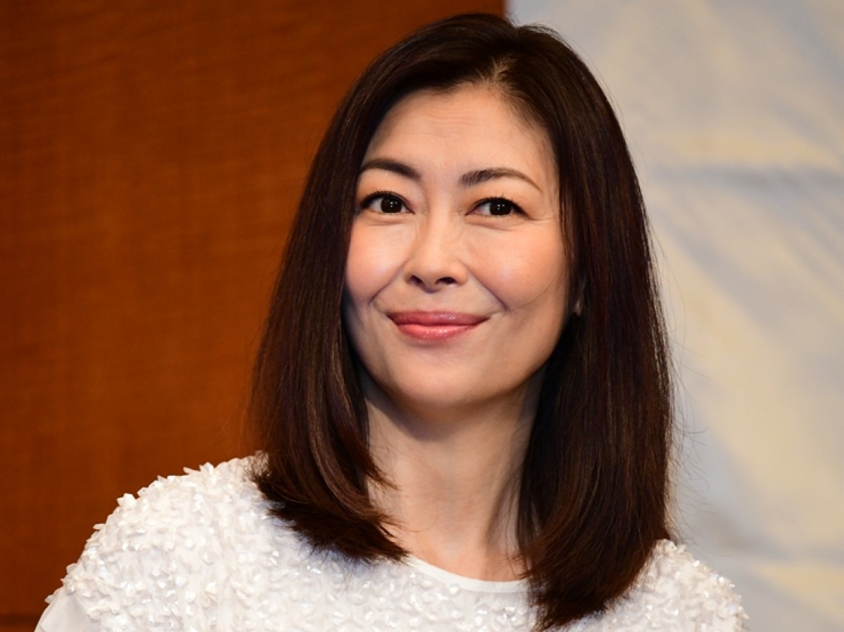 『黄昏流星群~人生折り返し、恋をした~』に出演する中山美穂