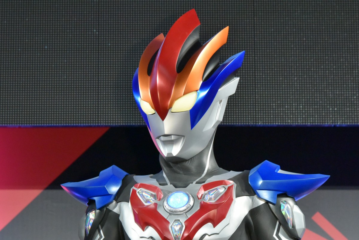 つるの剛士、シリーズへ恩返し！『劇場版ウルトラマンR／B』主題歌担当