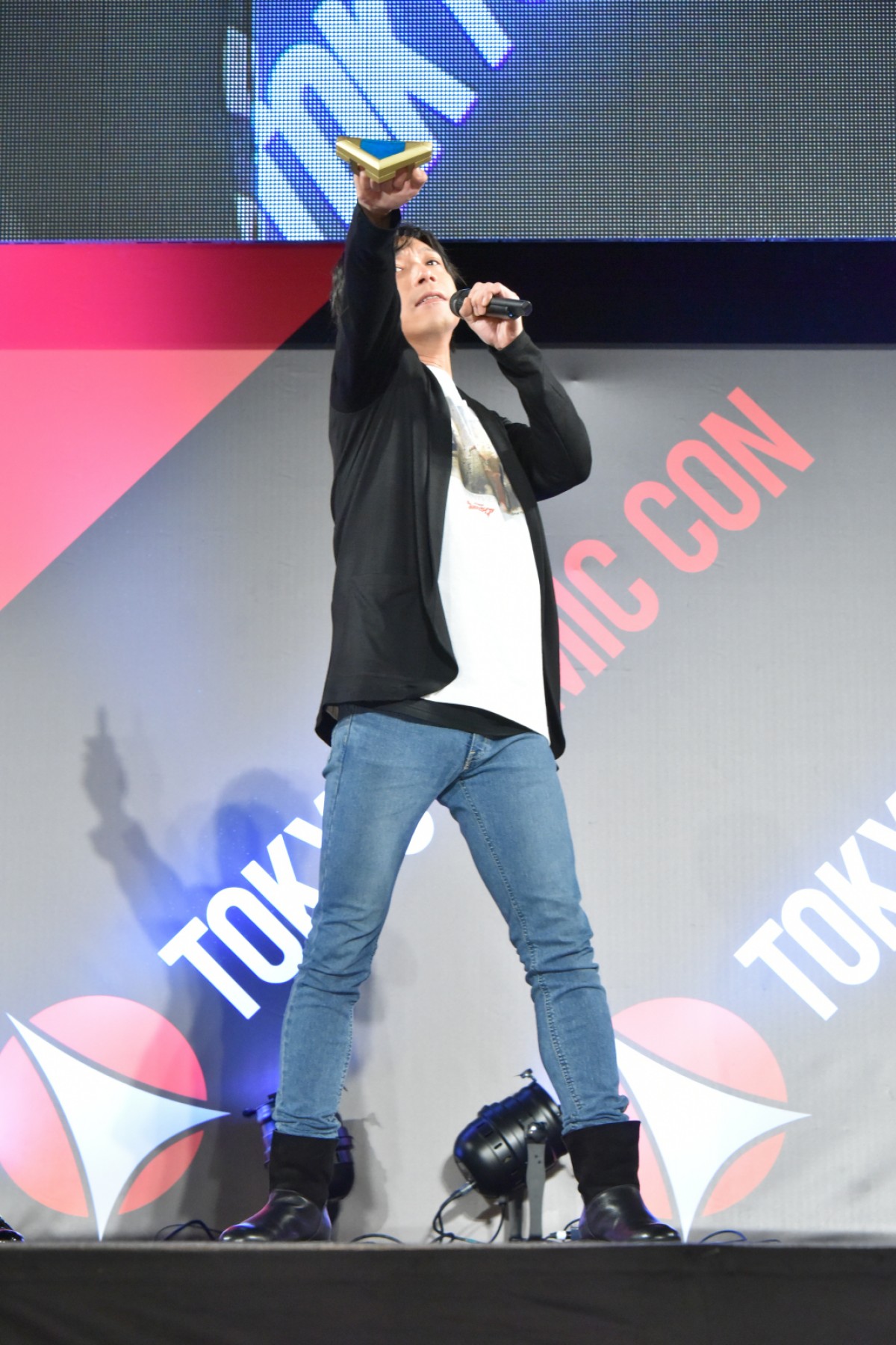 つるの剛士、シリーズへ恩返し！『劇場版ウルトラマンR／B』主題歌担当