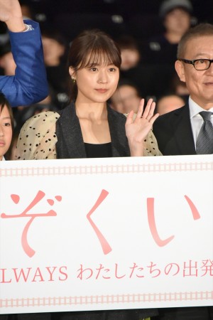 映画『かぞくいろ‐RAILWAYS わたしたちの出発‐』初日舞台挨拶に登壇した有村架純