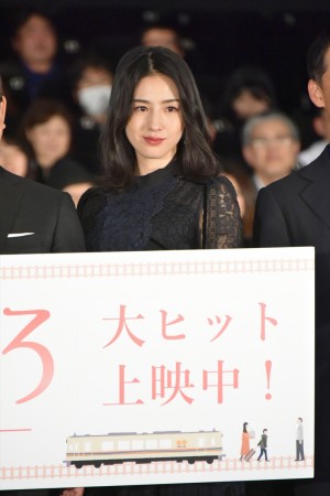 映画『かぞくいろ‐RAILWAYS わたしたちの出発‐』初日舞台挨拶に登壇した桜庭ななみ