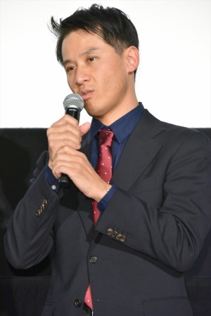 映画『かぞくいろ‐RAILWAYS わたしたちの出発‐』初日舞台挨拶に登壇した吉田康弘監督