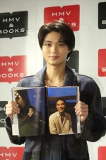 ファースト写真集『あなたがみる僕は――』発売記念イベントに登場した磯村勇斗