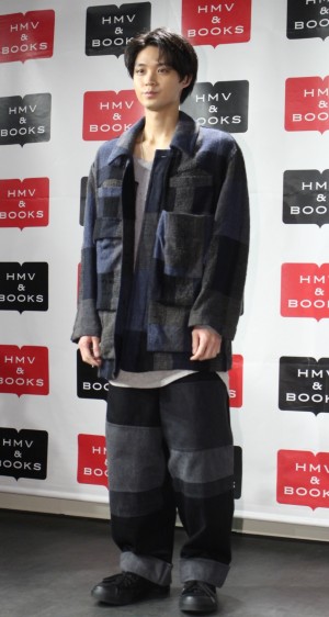 ファースト写真集『あなたがみる僕は――』発売記念イベントに登場した磯村勇斗