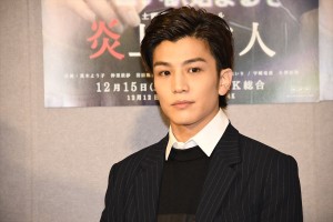 土曜ドラマスペシャル『炎上弁護人』試写会に登場した岩田剛典