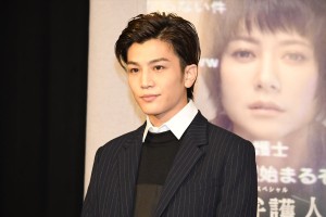 土曜ドラマスペシャル『炎上弁護人』試写会に登場した岩田剛典