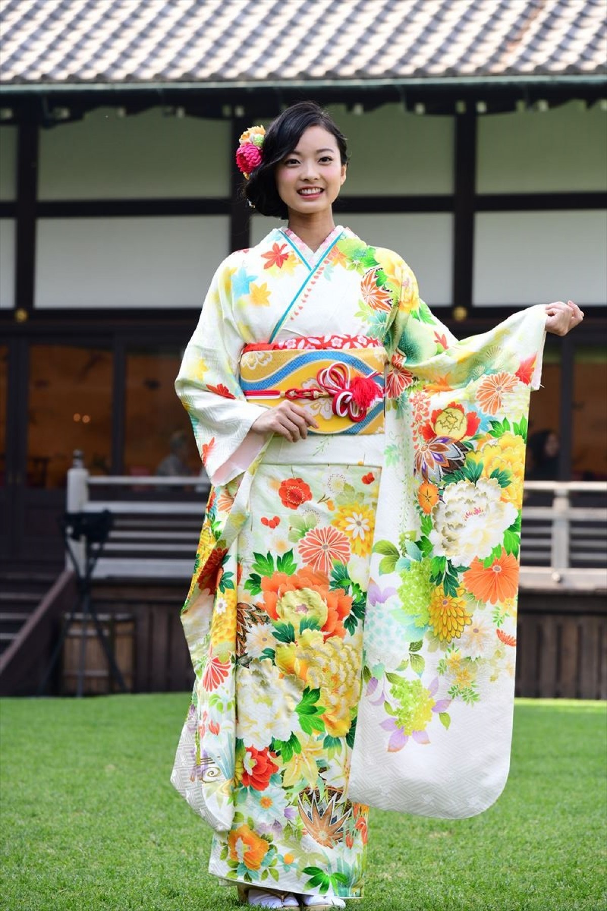 岡田結実、華やかな晴れ着姿で来年の抱負　“クソガキ”宣言も飛び出す