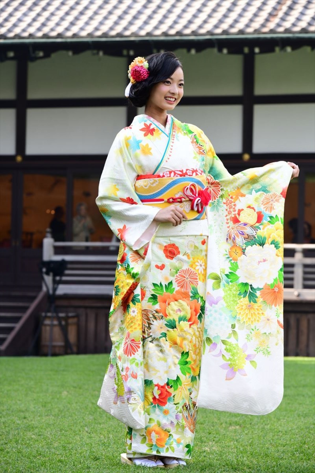 岡田結実、華やかな晴れ着姿で来年の抱負　“クソガキ”宣言も飛び出す