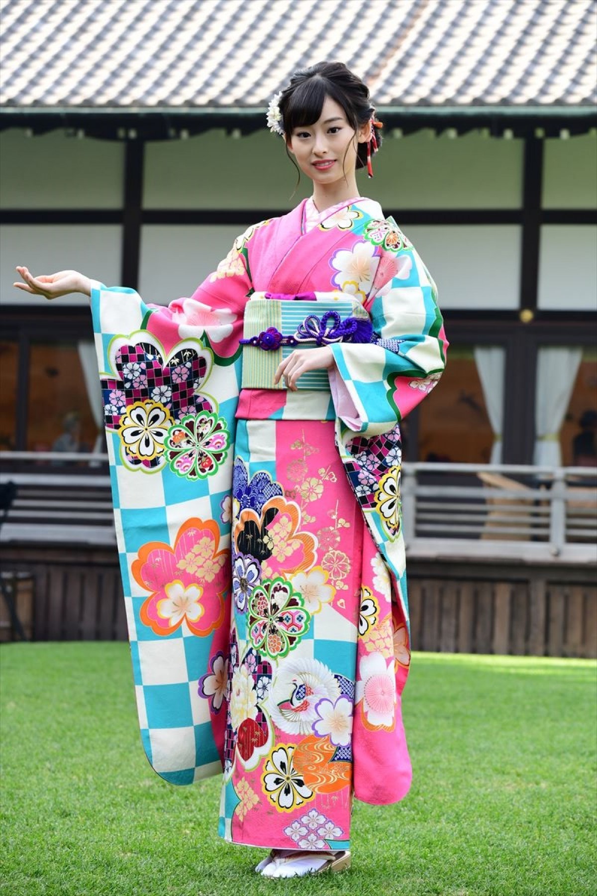 岡田結実、華やかな晴れ着姿で来年の抱負　“クソガキ”宣言も飛び出す