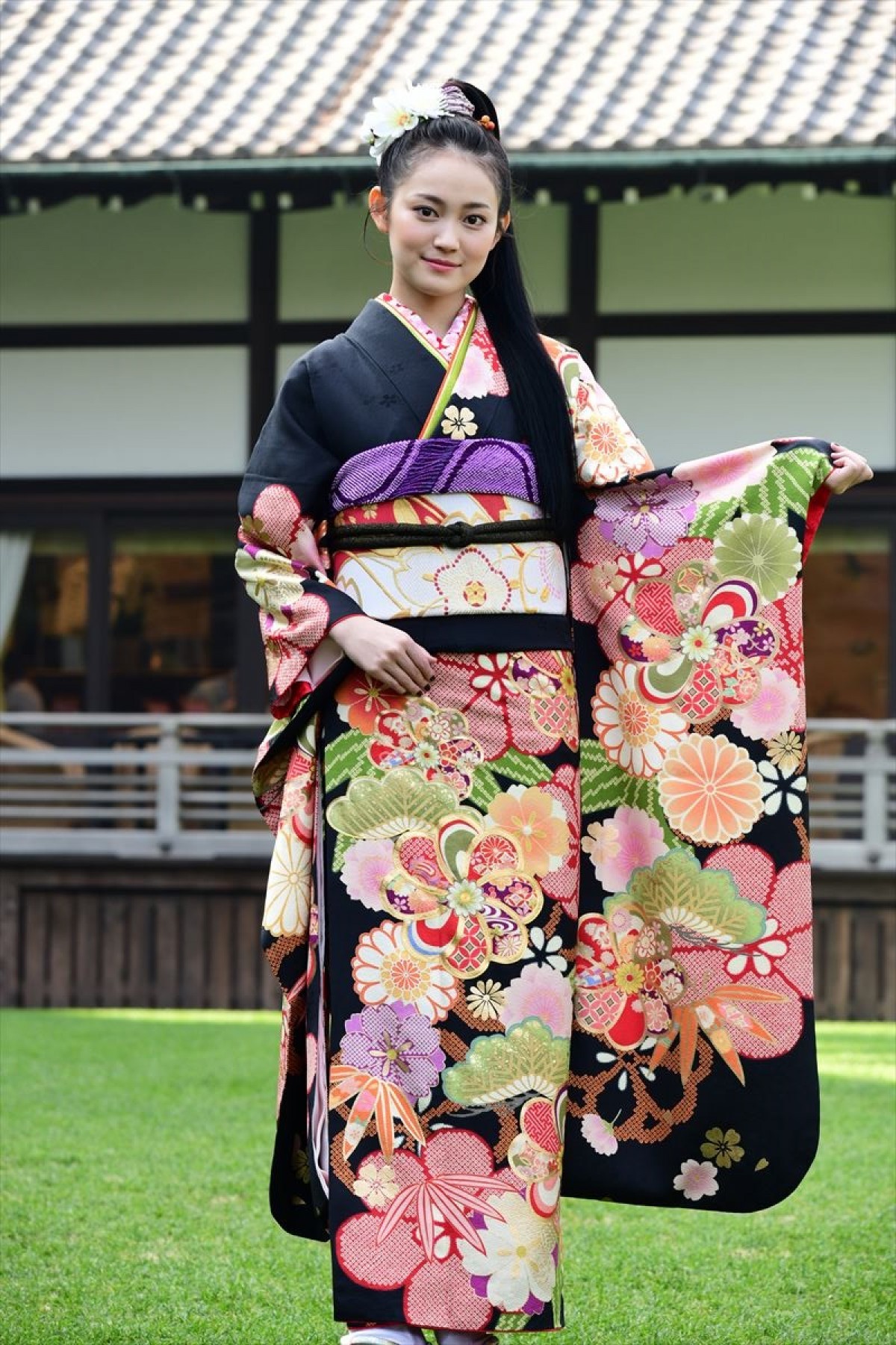 岡田結実、華やかな晴れ着姿で来年の抱負　“クソガキ”宣言も飛び出す