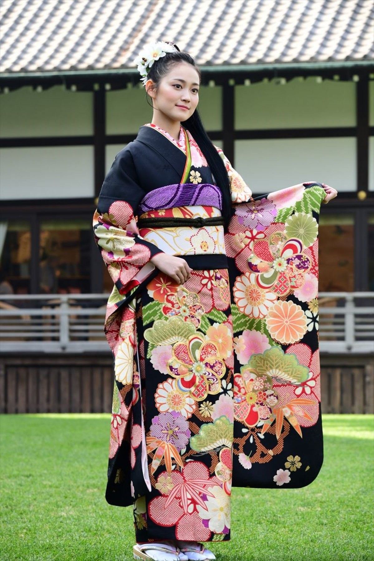 岡田結実、華やかな晴れ着姿で来年の抱負　“クソガキ”宣言も飛び出す