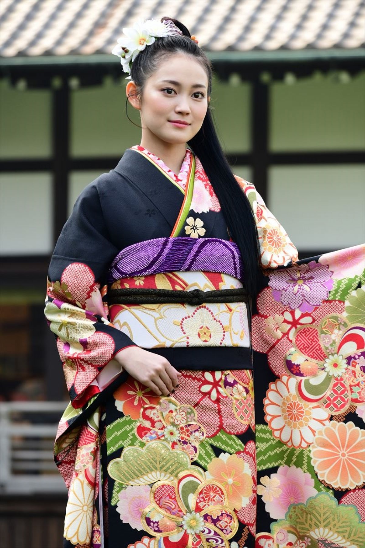 岡田結実、華やかな晴れ着姿で来年の抱負　“クソガキ”宣言も飛び出す