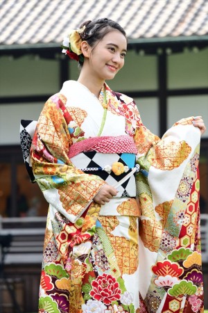 2019年オスカープロモーション晴れ着撮影会に登場した岡田結実