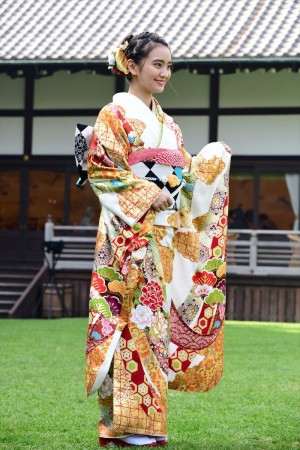 2019年オスカープロモーション晴れ着撮影会に登場した岡田結実