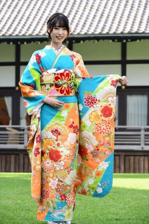 2019年オスカープロモーション晴れ着撮影会に登場した高橋ひかる