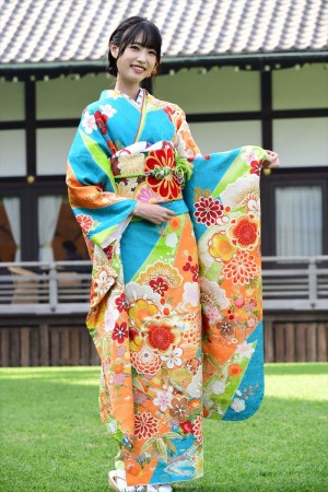 2019年オスカープロモーション晴れ着撮影会に登場した高橋ひかる