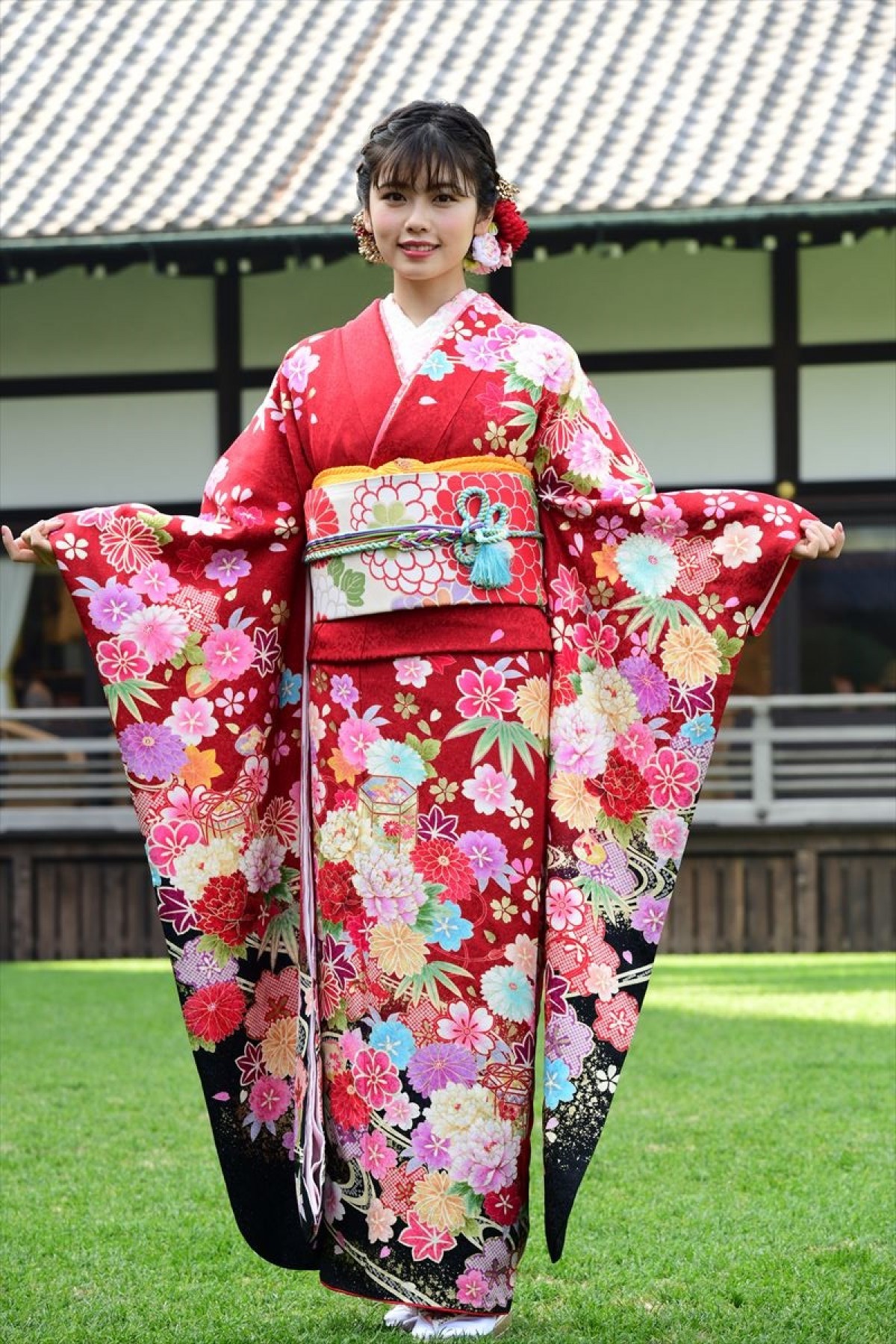 岡田結実、華やかな晴れ着姿で来年の抱負　“クソガキ”宣言も飛び出す