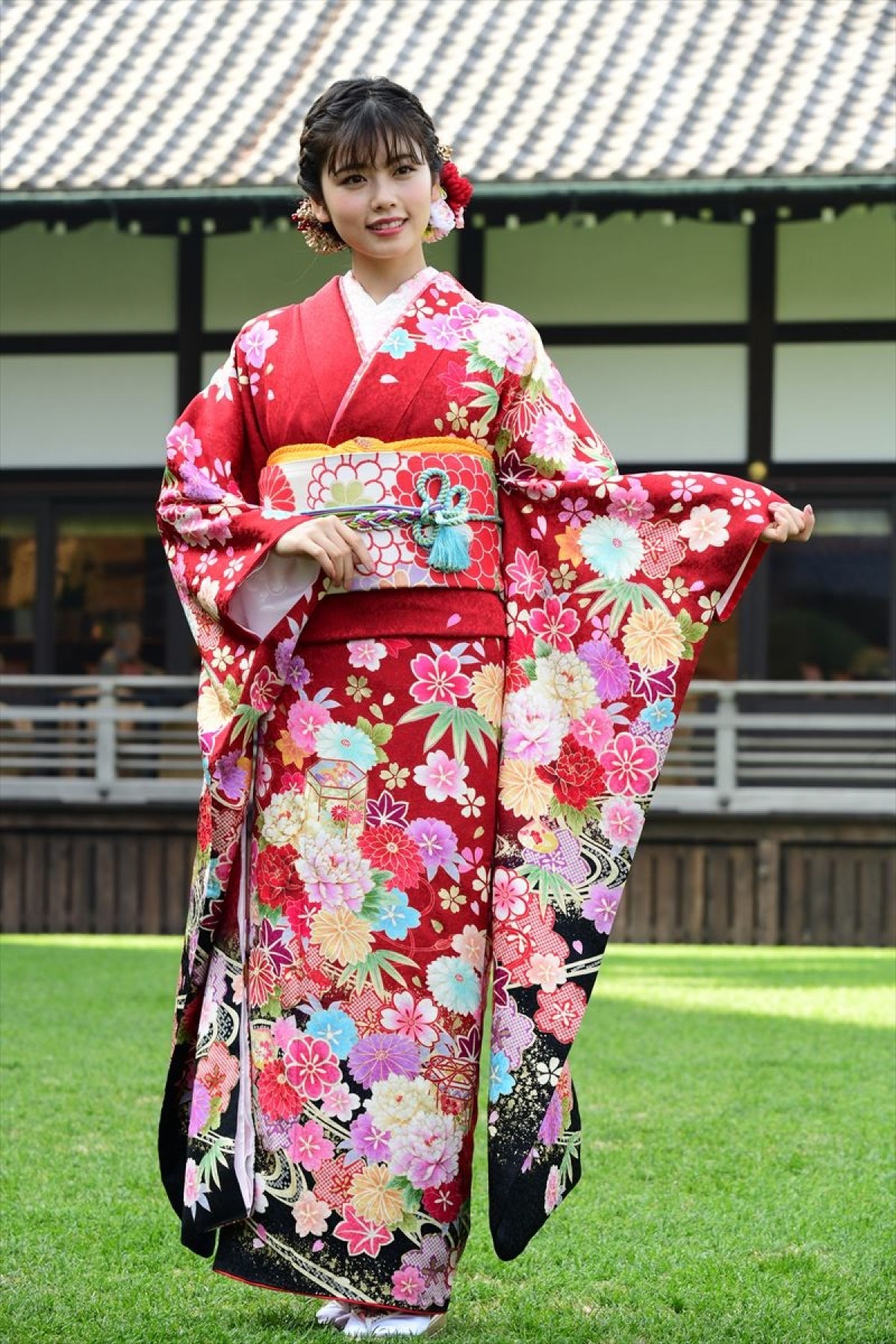 岡田結実、華やかな晴れ着姿で来年の抱負　“クソガキ”宣言も飛び出す