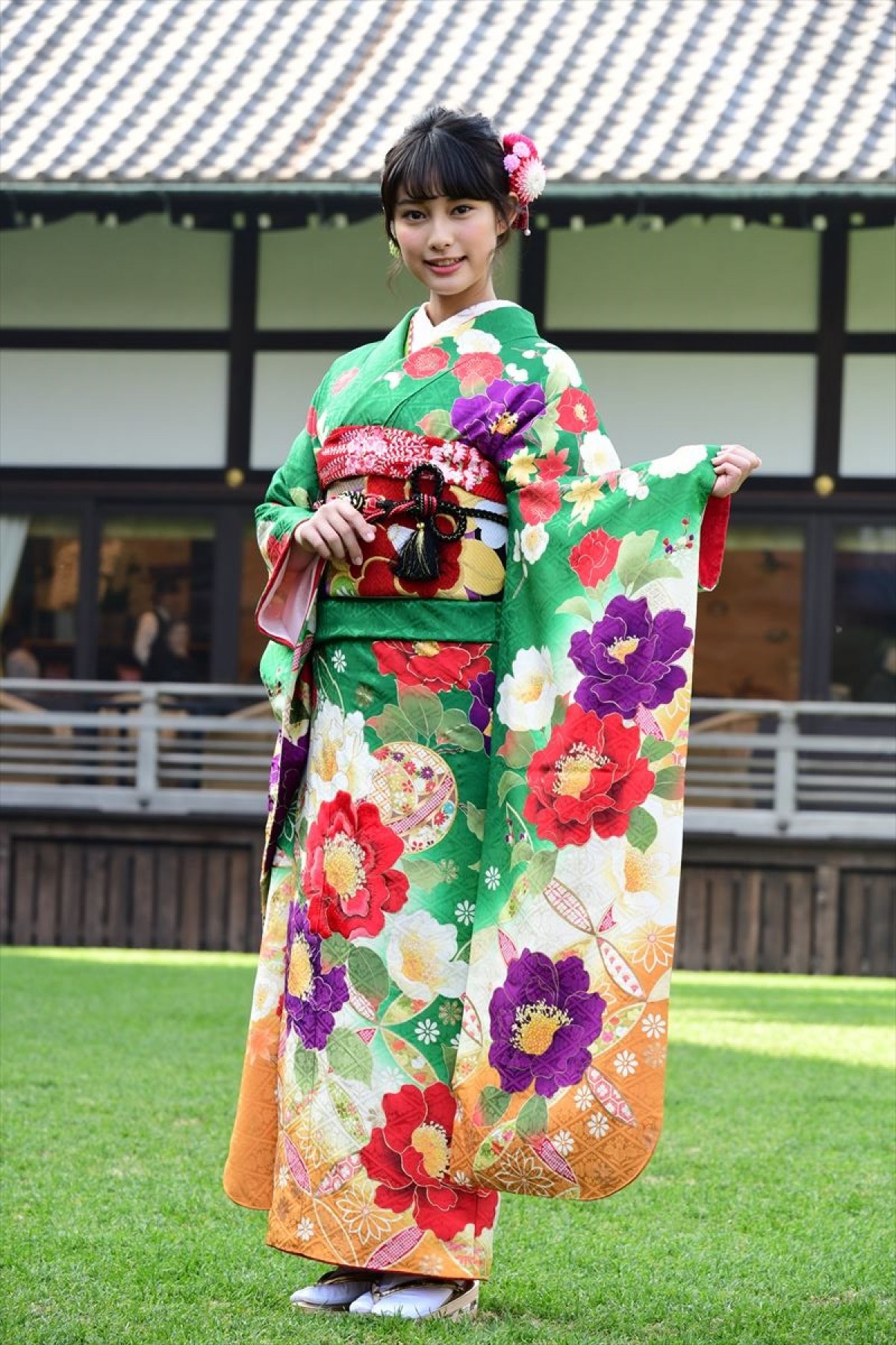 岡田結実、華やかな晴れ着姿で来年の抱負　“クソガキ”宣言も飛び出す