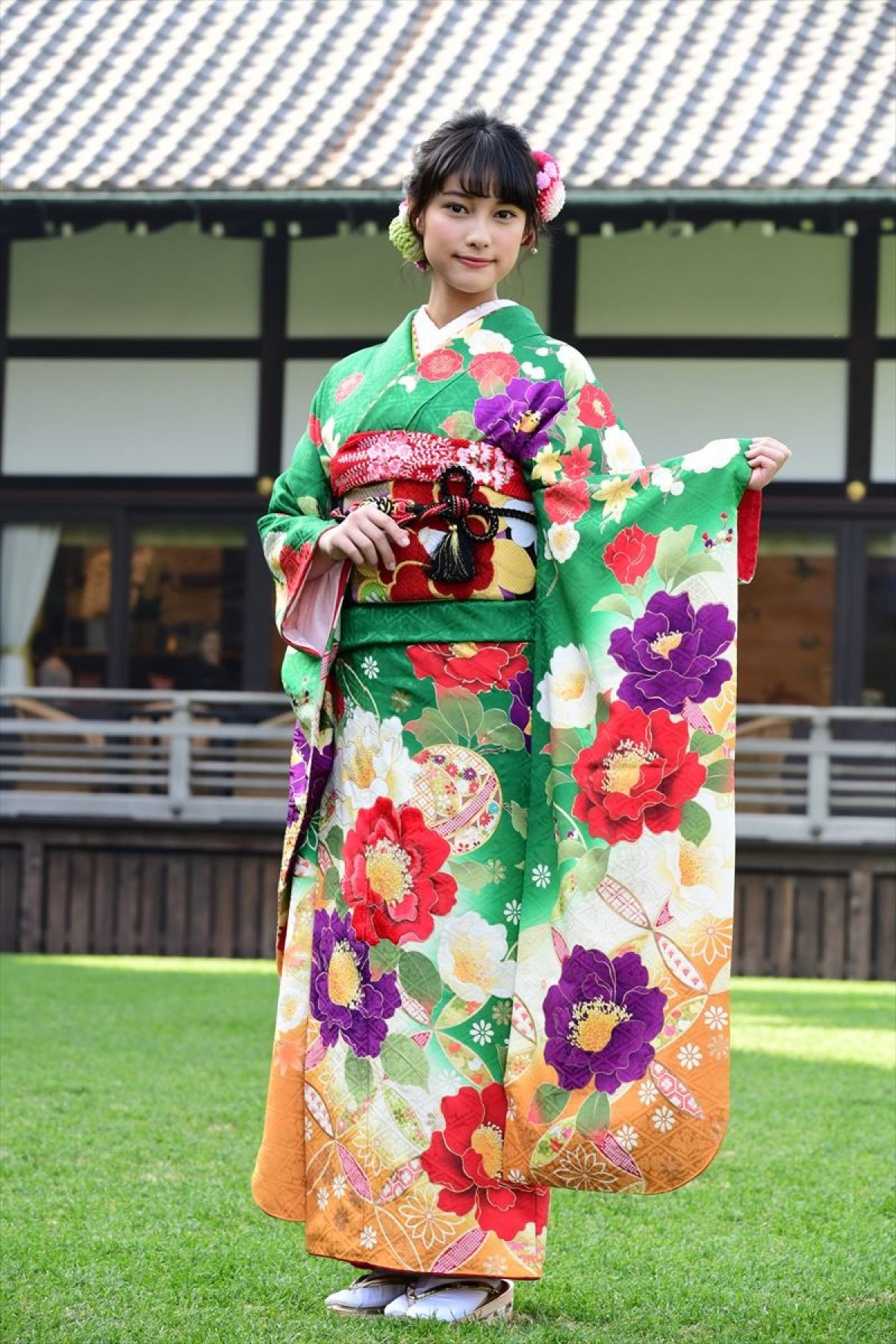 岡田結実、華やかな晴れ着姿で来年の抱負　“クソガキ”宣言も飛び出す