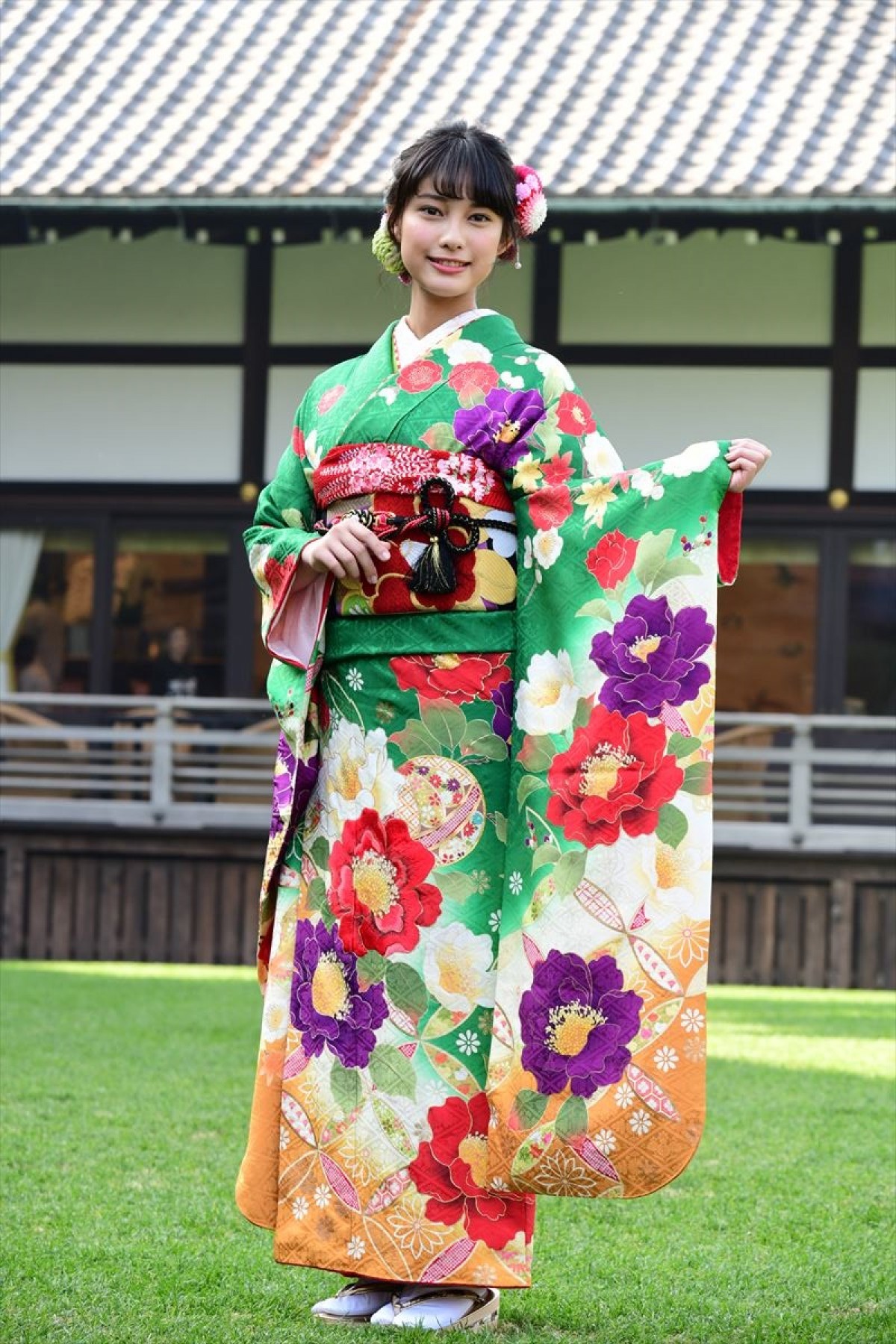 岡田結実、華やかな晴れ着姿で来年の抱負　“クソガキ”宣言も飛び出す