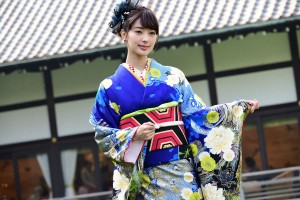 2019年オスカープロモーション晴れ着撮影会に登場した宮本茉由