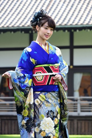 2019年オスカープロモーション晴れ着撮影会に登場した宮本茉由