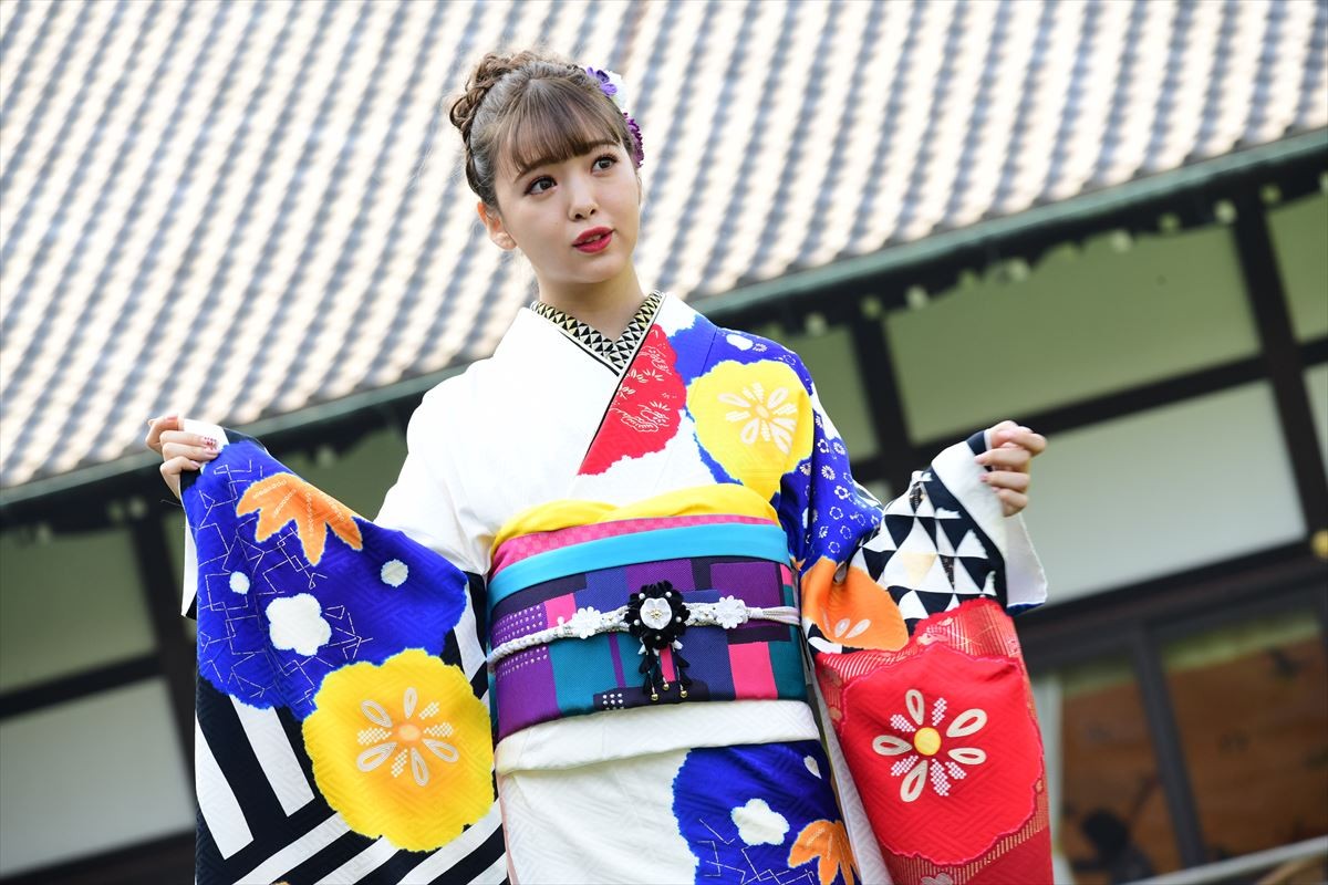 岡田結実、華やかな晴れ着姿で来年の抱負　“クソガキ”宣言も飛び出す