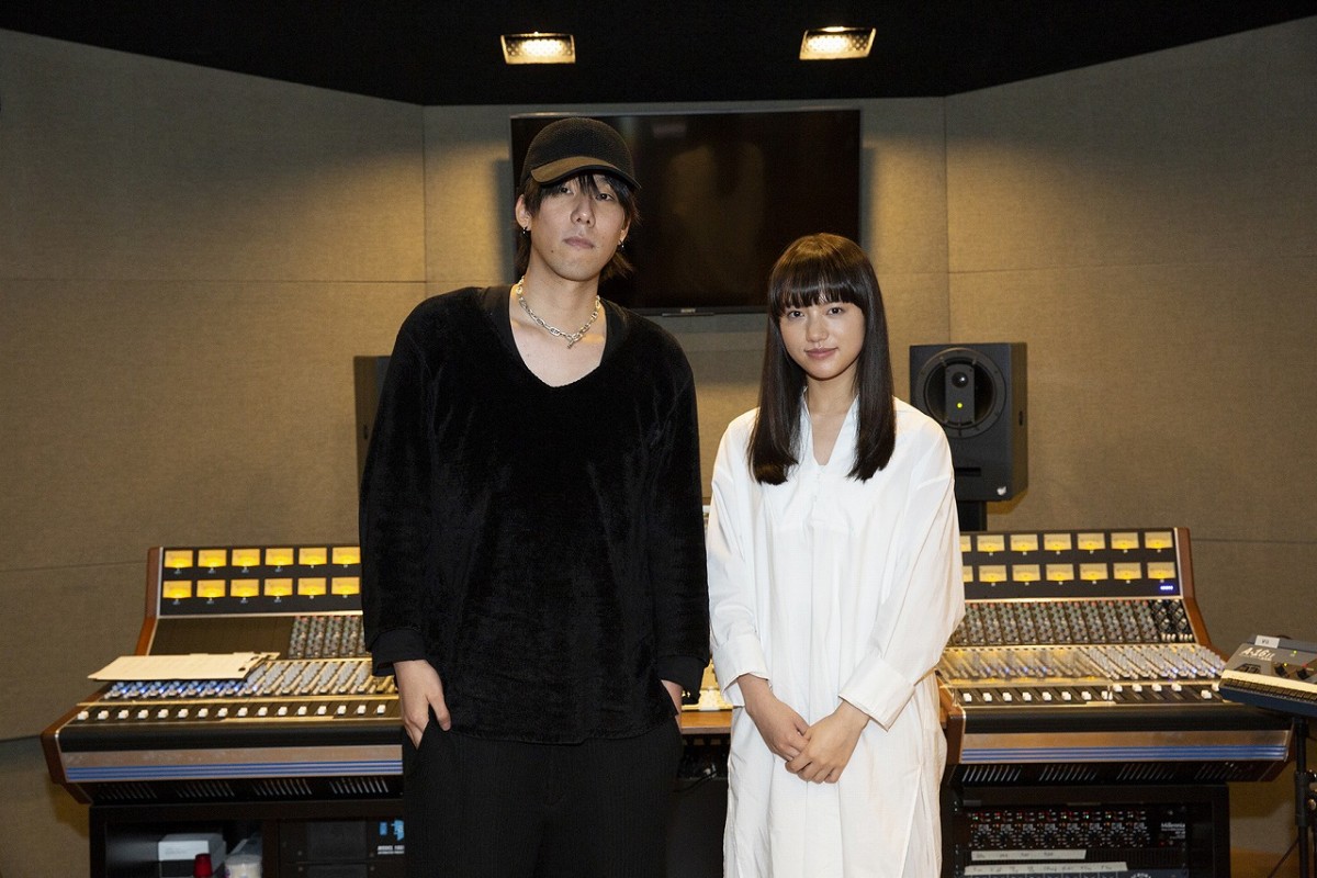 (左から)野田洋次郎、清原果耶