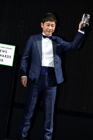 LINE NEWS Presents「NEWS AWARDS 2018」に登壇した前澤友作社長