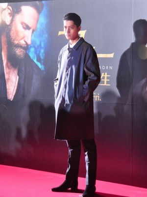 映画『アリー／スター誕生』ジャパンプレミアに登場したけみお