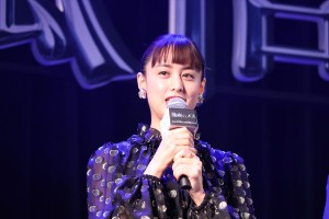 『連続ドラマW 孤高のメス』完成披露試写会に登場した山本美月