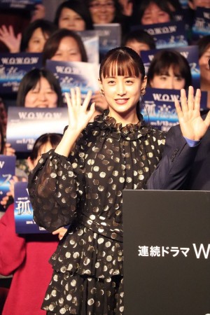 『連続ドラマW 孤高のメス』完成披露試写会に登場した山本美月