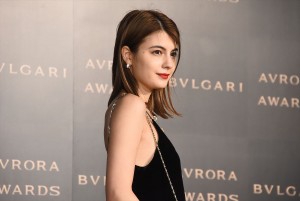 「BVLGARI AVRORA AWARDS 2018」ゴールデンカーペットセレモニーに登場したマギー