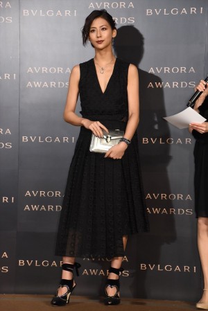 「BVLGARI AVRORA AWARDS 2018」ゴールデンカーペットセレモニーに登場した西内まりや