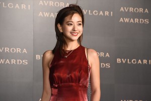 「BVLGARI AVRORA AWARDS 2018」ゴールデンカーペットセレモニーに登場した伊藤千晃