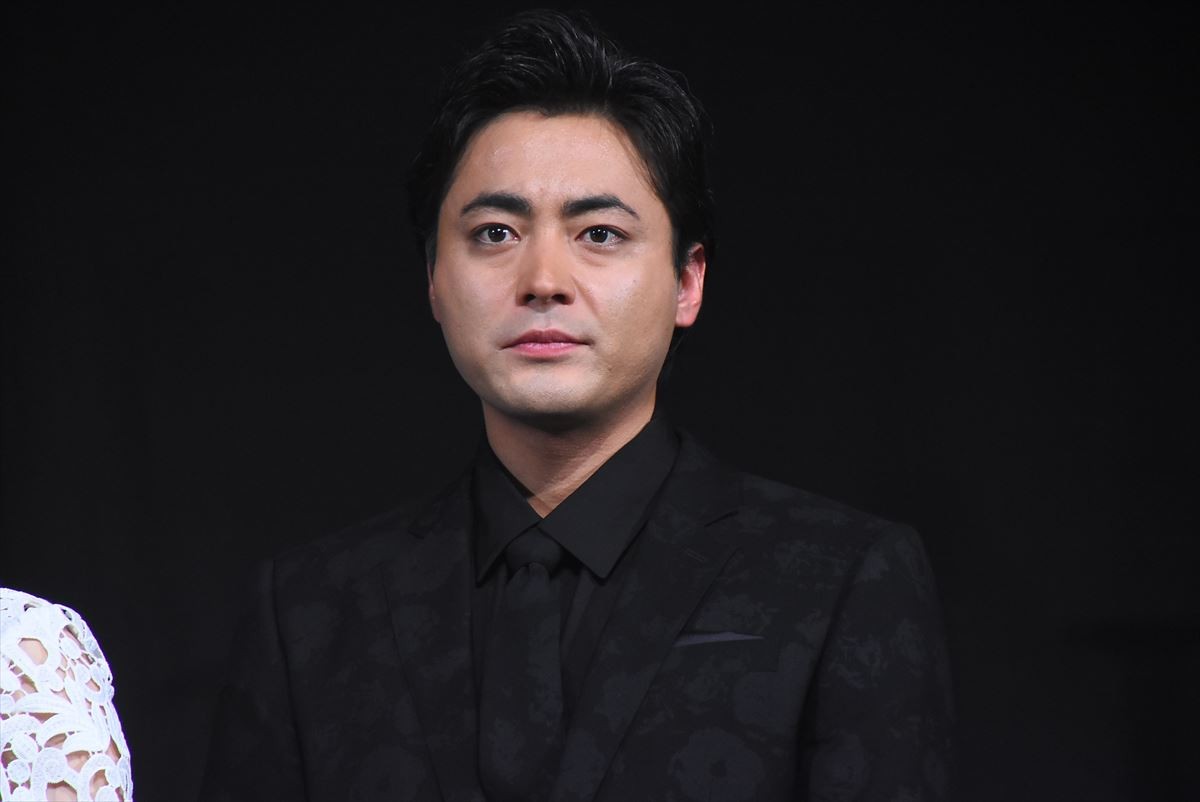 山田孝之、“プロデューサー”としての定番差し入れは「芋ようかん」