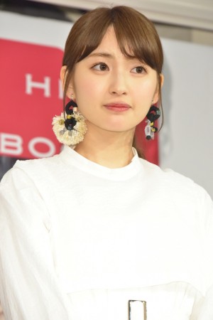 ファースト写真集『存在』発売記念お渡し会に出席した井上小百合