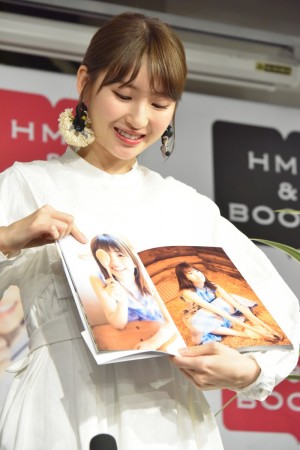 ファースト写真集『存在』発売記念お渡し会に出席した井上小百合