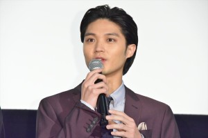 映画『春待つ僕ら』公開“Anniversary”舞台挨拶に出席した磯村勇斗