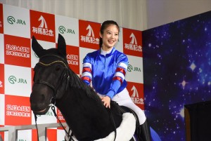 年末最後の運だめし「有馬・ザ・チャンス」PRイベントに登場した今田美桜