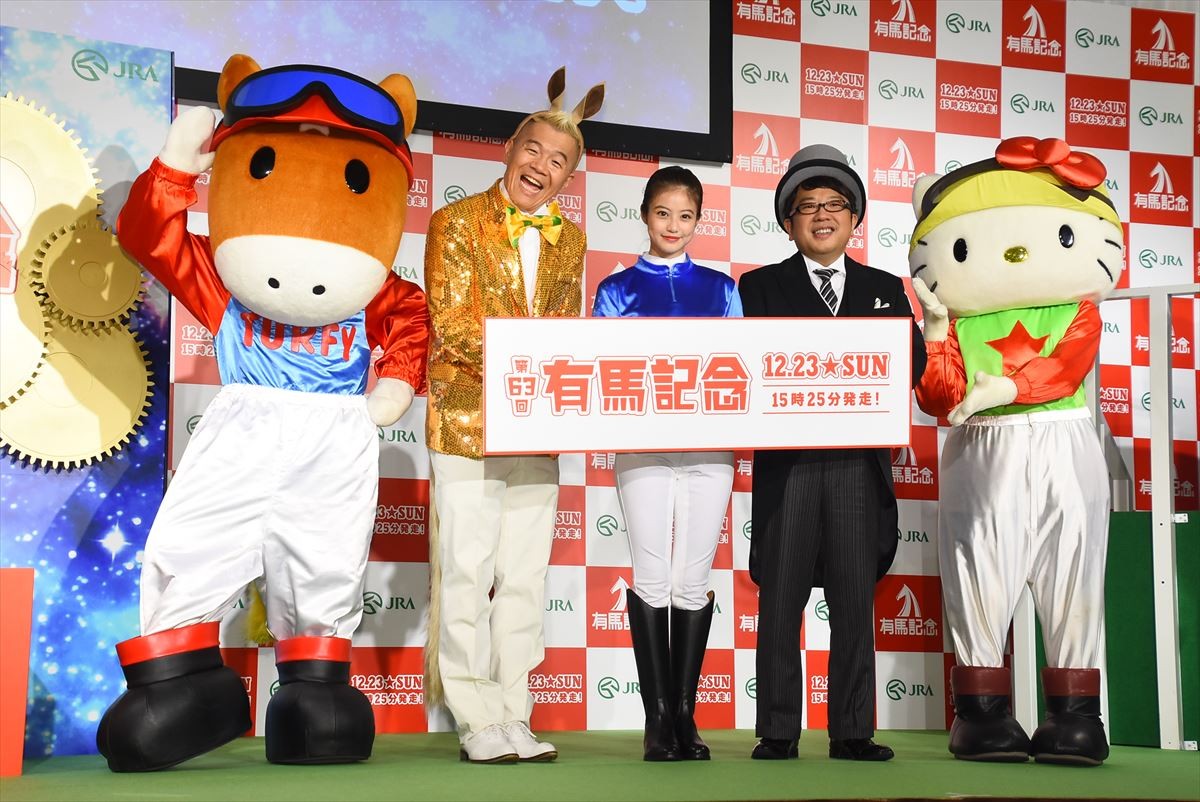 今田美桜、ジョッキー姿でロボ馬に騎乗　2018年の振り返りも