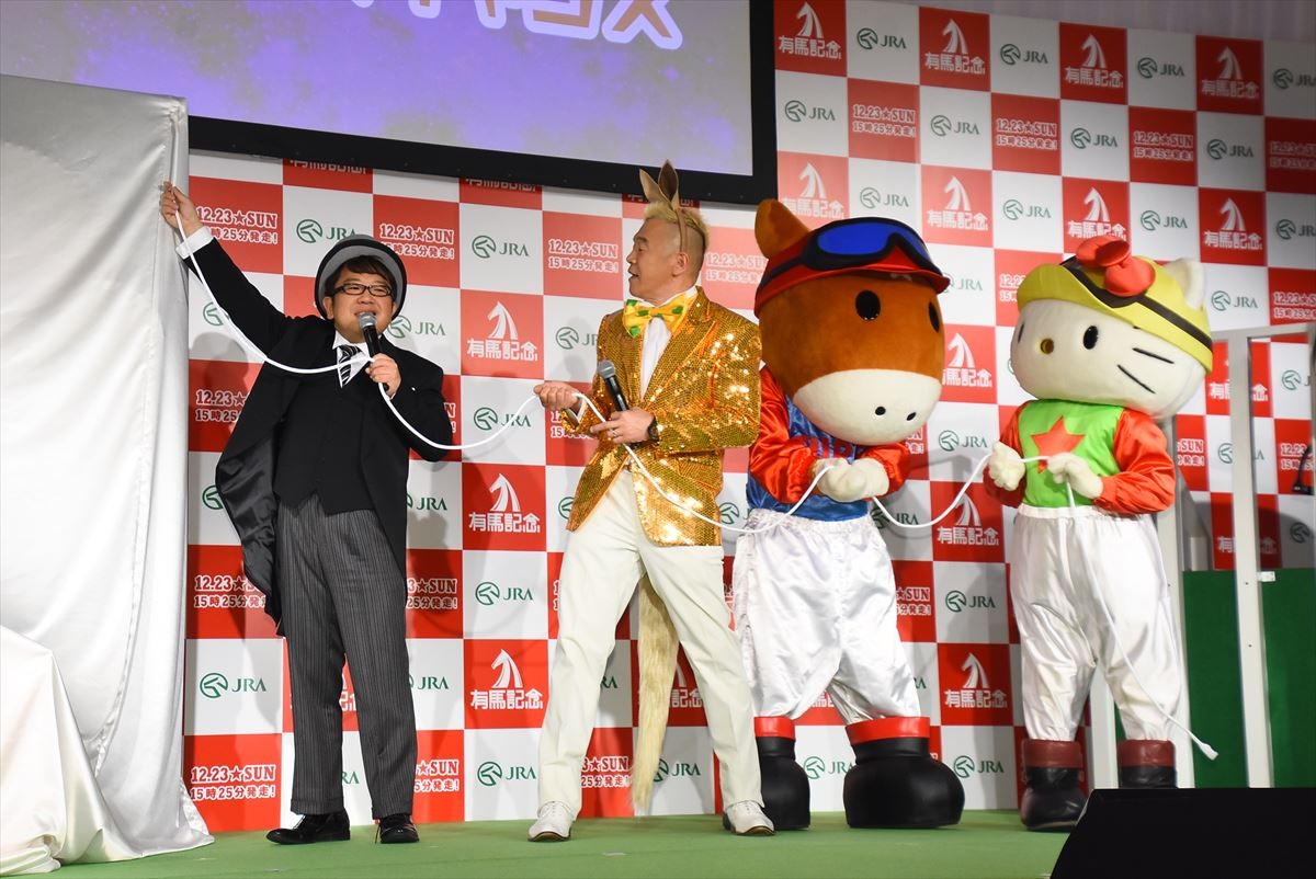 今田美桜、ジョッキー姿でロボ馬に騎乗　2018年の振り返りも